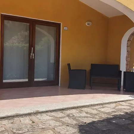 Domus Aparthotel 3*