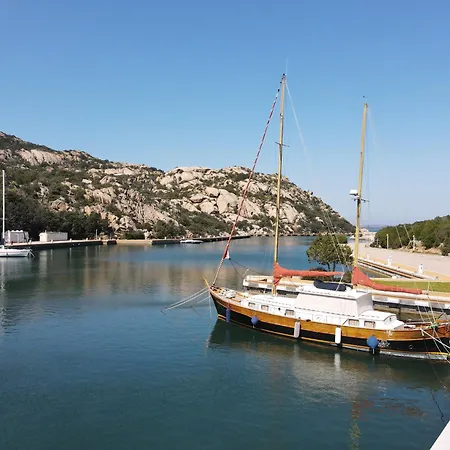 Domus Aparthotel 3*