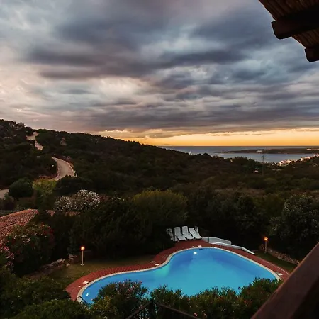 Domus Aparthotel 3*