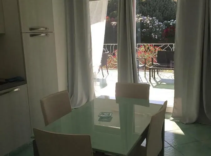 Domus アパートホテル 4*